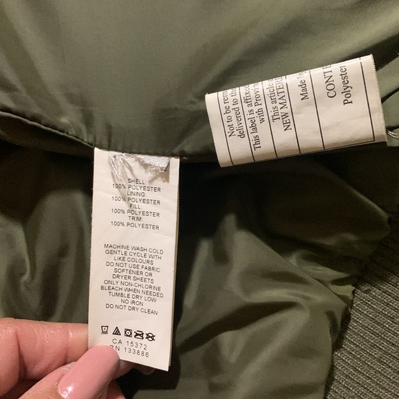 This jacket is use but so good condition color army green. - Picture 3 of 8